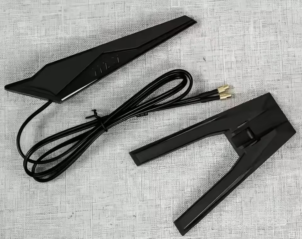 Oryginalna antena Wi-Fi 7 MSI  – Z890 Wi-Fi 7 Motherboard recenzja i cena